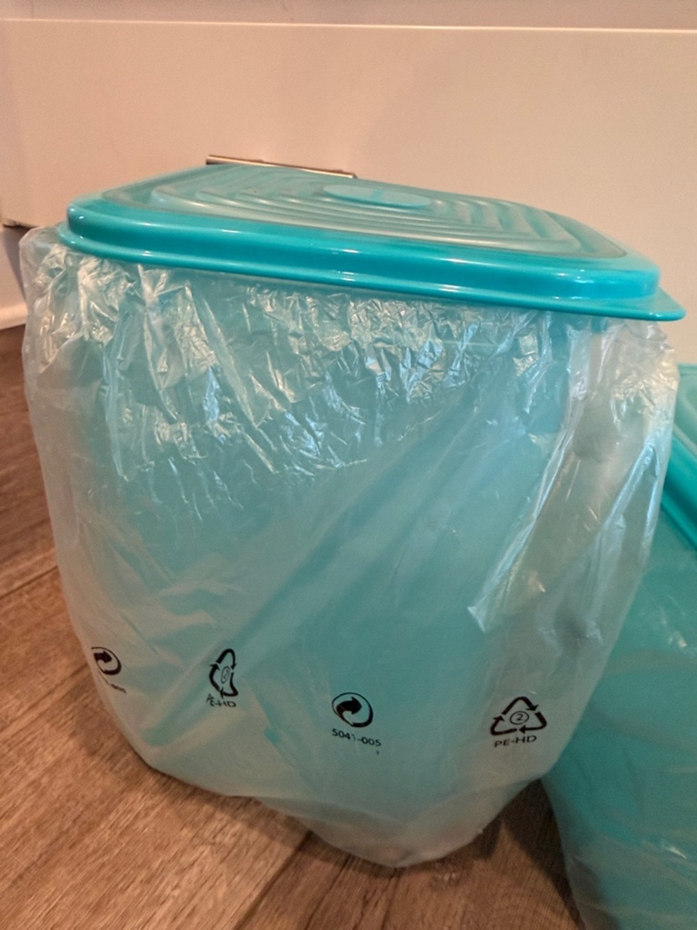 Tupperware Turquoise Square Food Storage Containers - Set of 4 - Picture 2 of 16